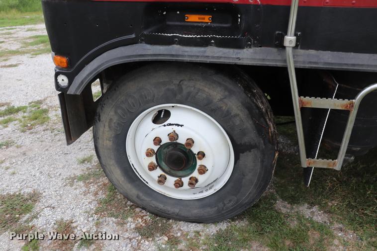 image for item DQ9445 1980 Kenworth semi truck