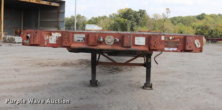 image for item ED9537 1992 Trail Mobile flatbed trailer