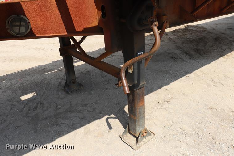 image for item ED9537 1992 Trail Mobile flatbed trailer