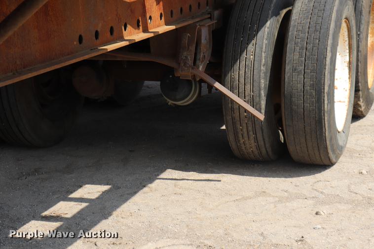 image for item ED9537 1992 Trail Mobile flatbed trailer