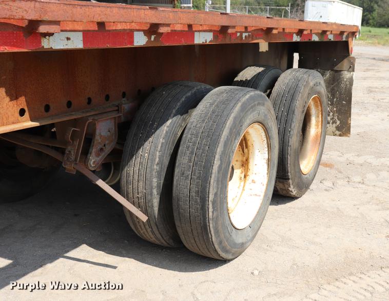 image for item ED9537 1992 Trail Mobile flatbed trailer