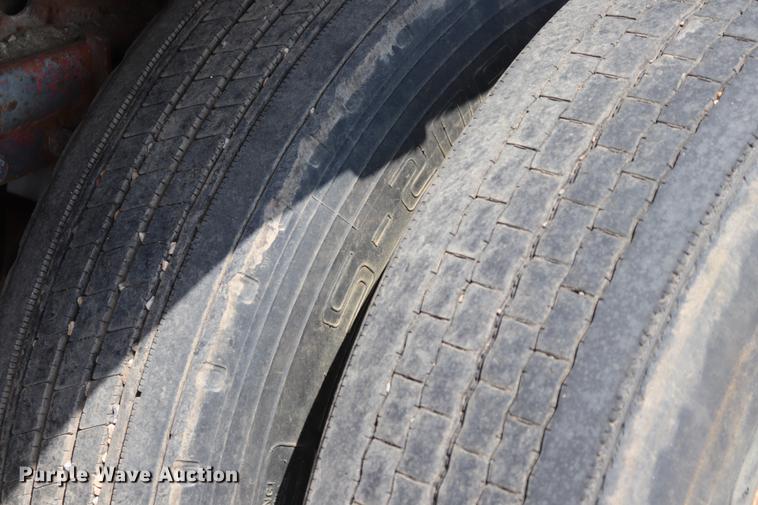 image for item ED9537 1992 Trail Mobile flatbed trailer