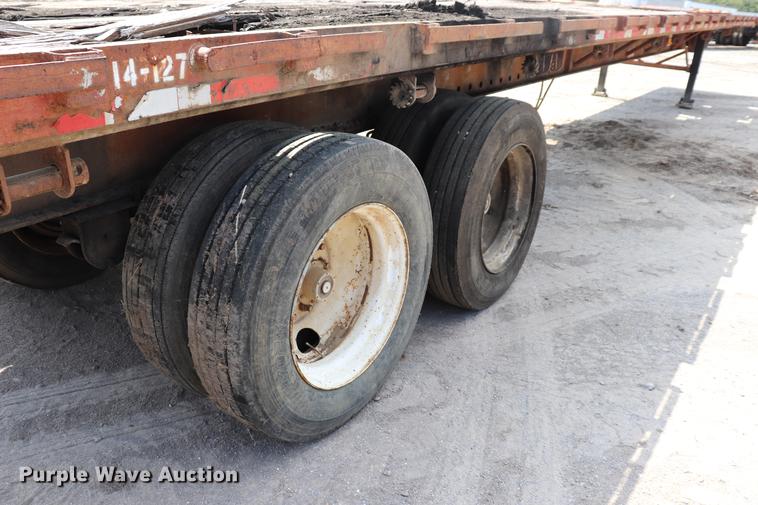 image for item ED9537 1992 Trail Mobile flatbed trailer