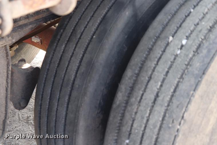 image for item ED9537 1992 Trail Mobile flatbed trailer