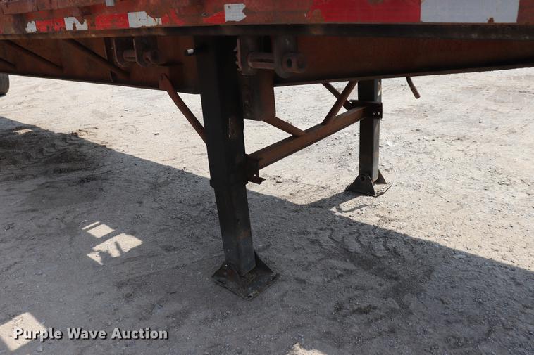 image for item ED9537 1992 Trail Mobile flatbed trailer