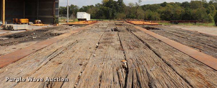 image for item ED9537 1992 Trail Mobile flatbed trailer