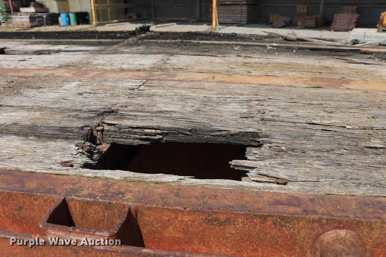 image for item ED9537 1992 Trail Mobile flatbed trailer