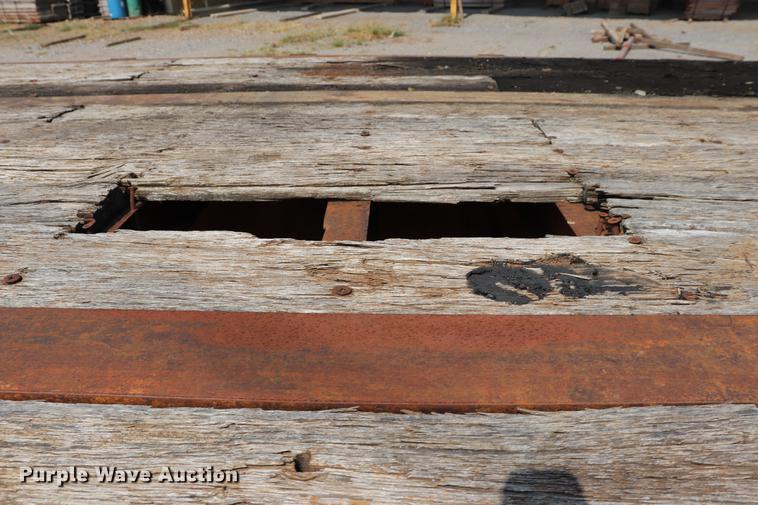 image for item ED9537 1992 Trail Mobile flatbed trailer