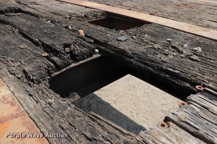 image for item ED9537 1992 Trail Mobile flatbed trailer