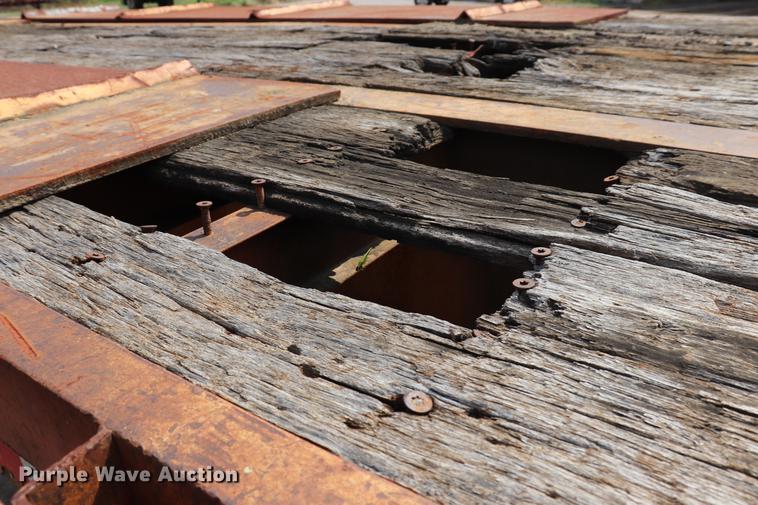 image for item ED9537 1992 Trail Mobile flatbed trailer