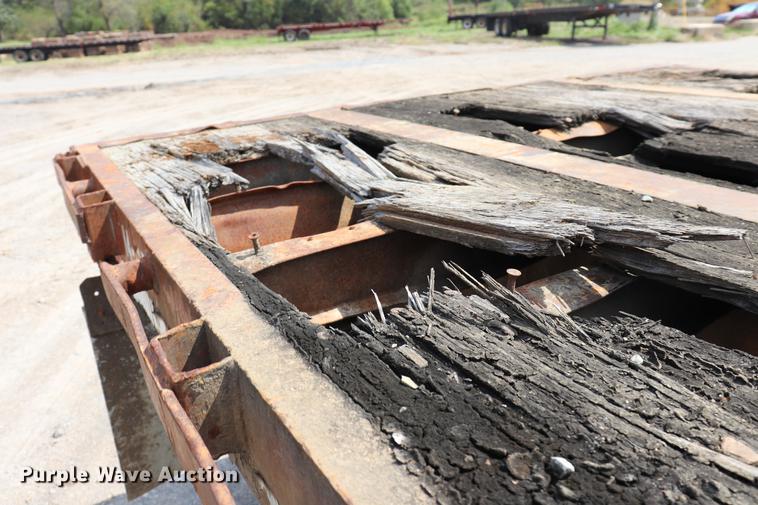 image for item ED9537 1992 Trail Mobile flatbed trailer