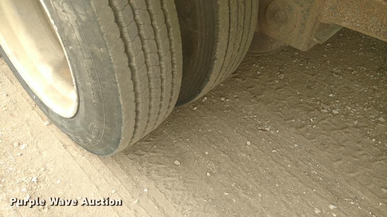 image for item G1440 1994 Featherlite 1020 drop deck equipment trailer