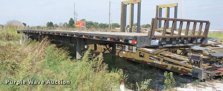 image for item J8589 1985 Fruehauf flatbed trailer