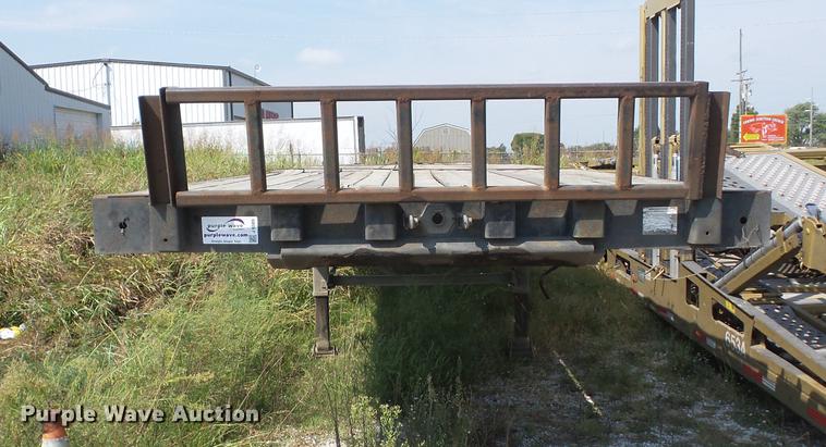 image for item J8589 1985 Fruehauf flatbed trailer