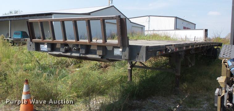 image for item J8589 1985 Fruehauf flatbed trailer