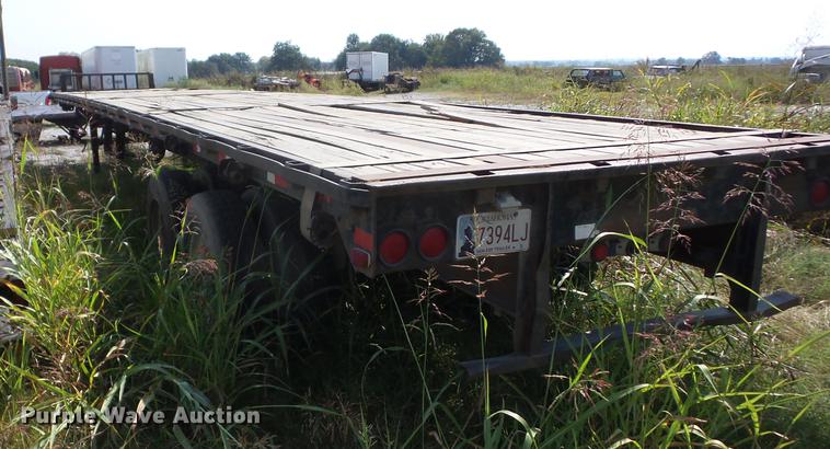 image for item J8589 1985 Fruehauf flatbed trailer
