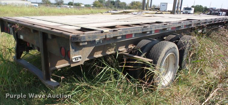 image for item J8589 1985 Fruehauf flatbed trailer
