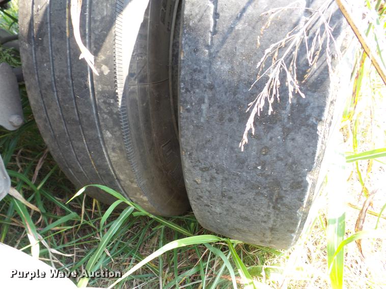 image for item J8589 1985 Fruehauf flatbed trailer