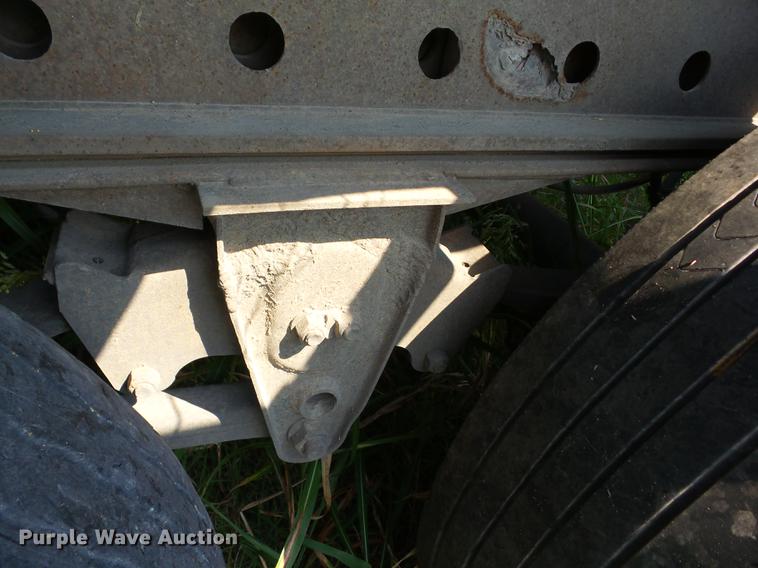 image for item J8589 1985 Fruehauf flatbed trailer