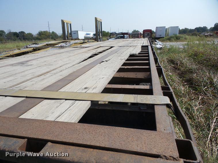 image for item J8589 1985 Fruehauf flatbed trailer