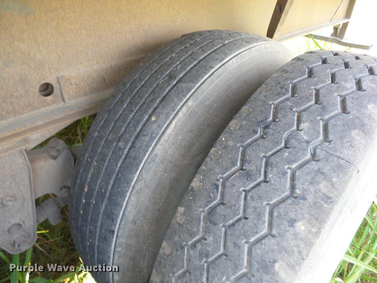 image for item J8589 1985 Fruehauf flatbed trailer