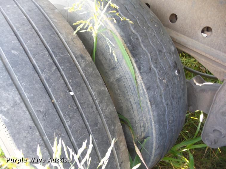 image for item J8589 1985 Fruehauf flatbed trailer