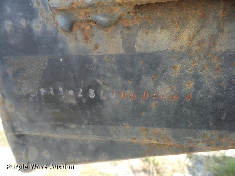 image for item J8589 1985 Fruehauf flatbed trailer