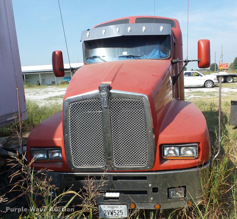 image for item J8590 1995 Kenworth T600 semi truck