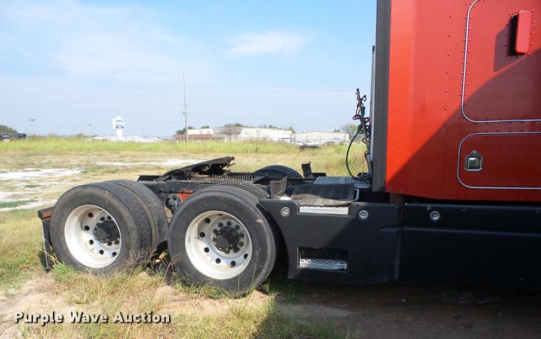 image for item J8590 1995 Kenworth T600 semi truck