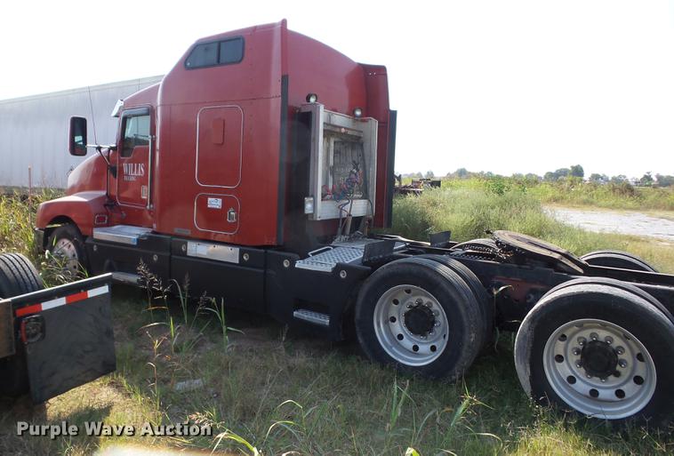 image for item J8590 1995 Kenworth T600 semi truck
