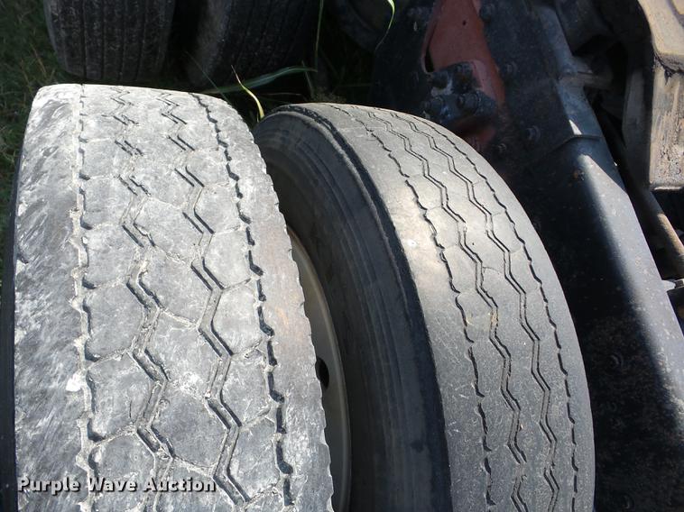 image for item J8590 1995 Kenworth T600 semi truck