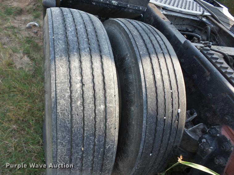 image for item J8590 1995 Kenworth T600 semi truck