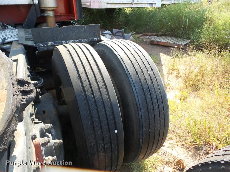 image for item J8590 1995 Kenworth T600 semi truck