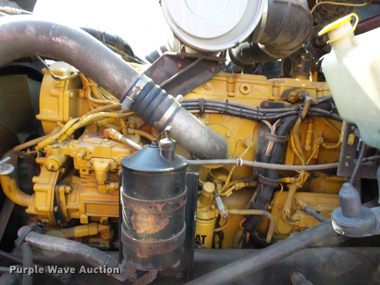 image for item J8590 1995 Kenworth T600 semi truck