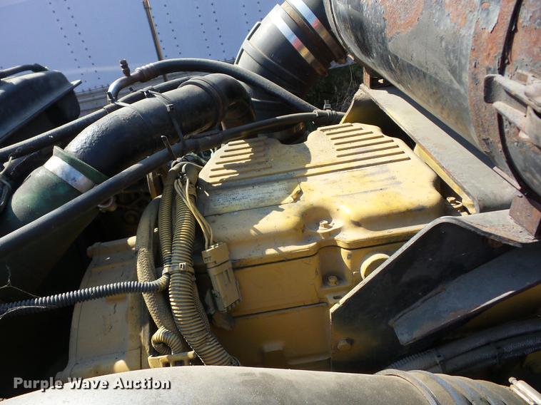 image for item J8590 1995 Kenworth T600 semi truck