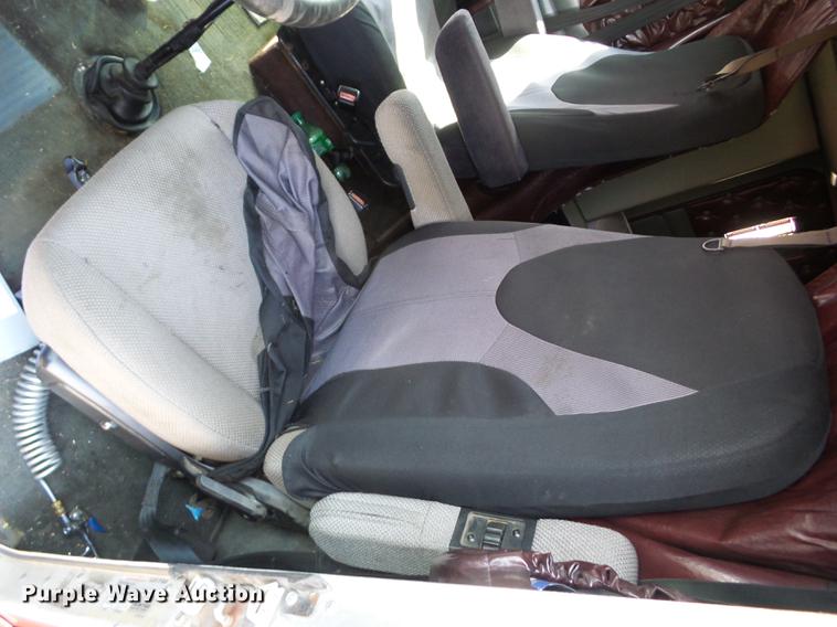 image for item J8590 1995 Kenworth T600 semi truck