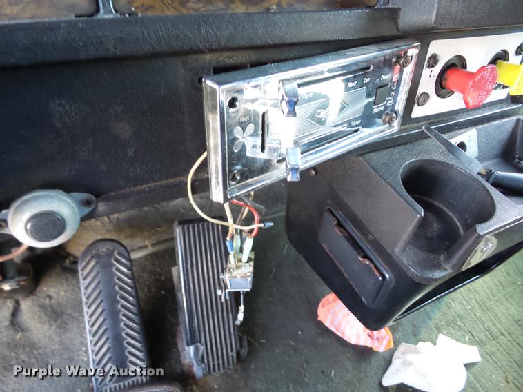 image for item J8590 1995 Kenworth T600 semi truck