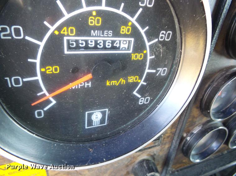 image for item J8590 1995 Kenworth T600 semi truck