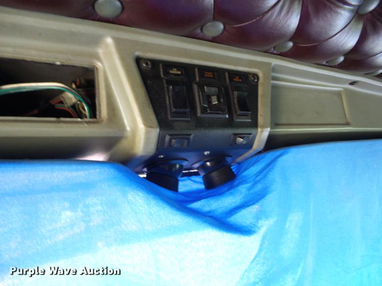 image for item J8590 1995 Kenworth T600 semi truck