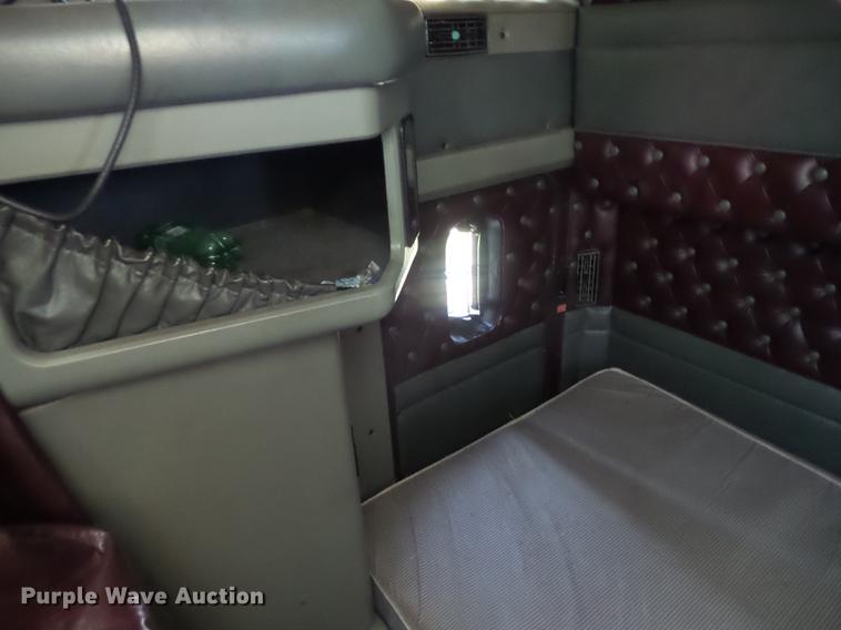 image for item J8590 1995 Kenworth T600 semi truck