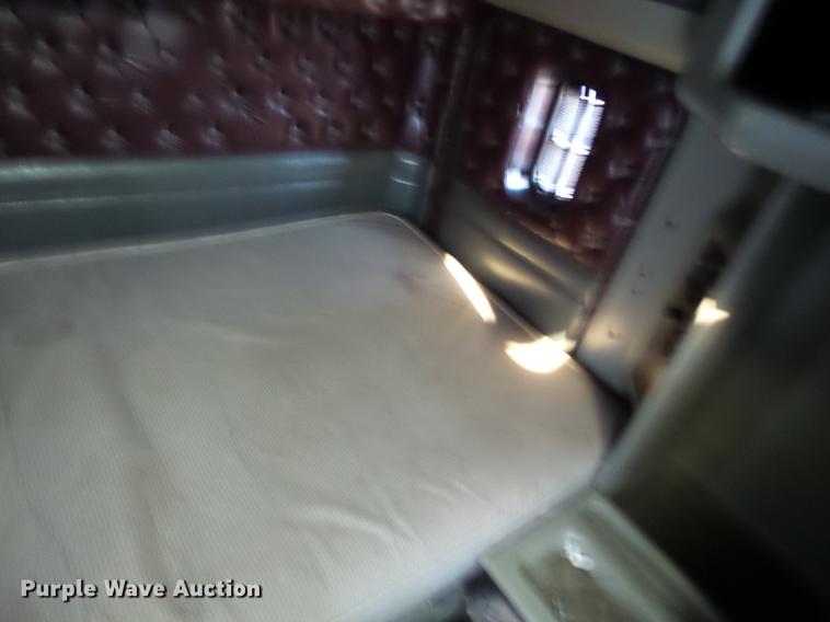 image for item J8590 1995 Kenworth T600 semi truck