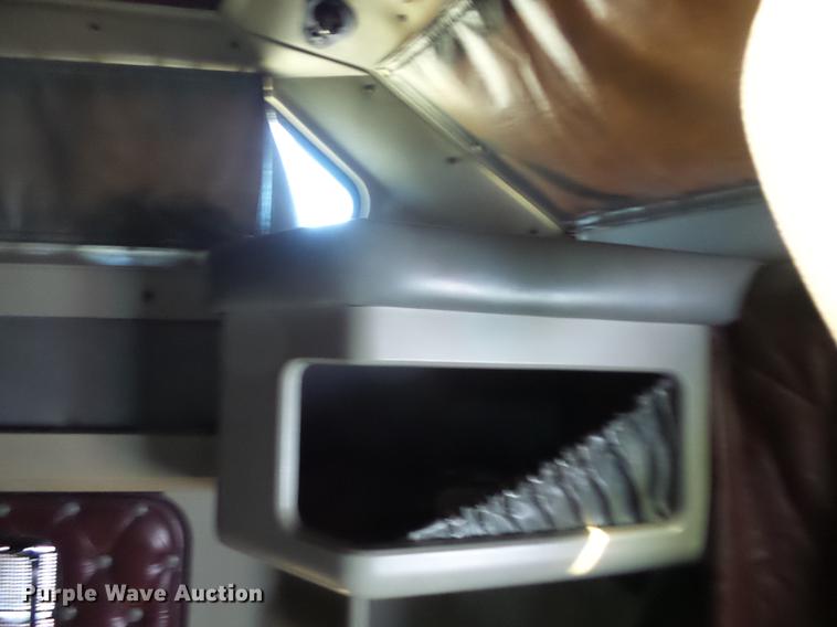 image for item J8590 1995 Kenworth T600 semi truck