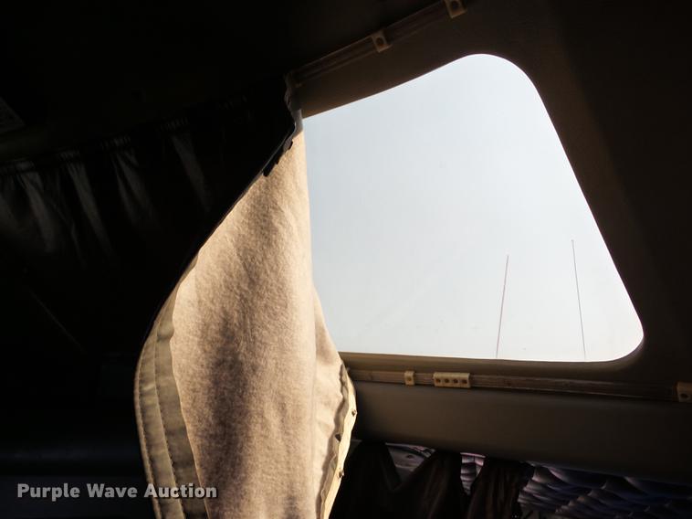 image for item J8590 1995 Kenworth T600 semi truck