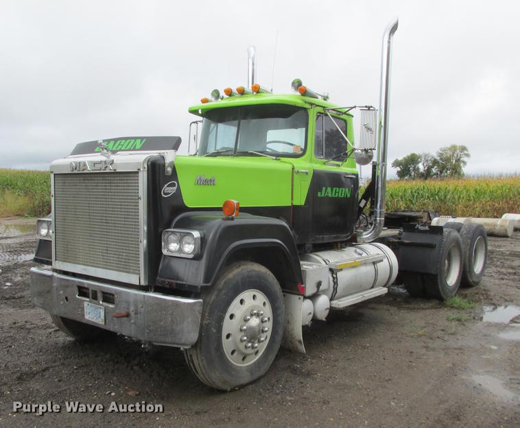 image for item K6113 1981 Mack RWS778LST semi truck
