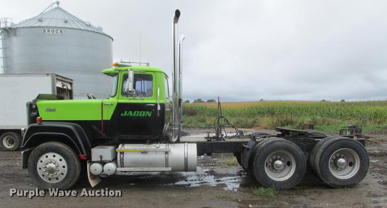 image for item K6113 1981 Mack RWS778LST semi truck