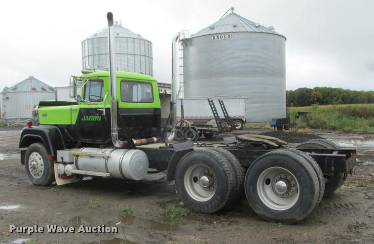 image for item K6113 1981 Mack RWS778LST semi truck