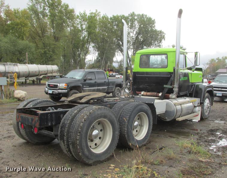 image for item K6113 1981 Mack RWS778LST semi truck