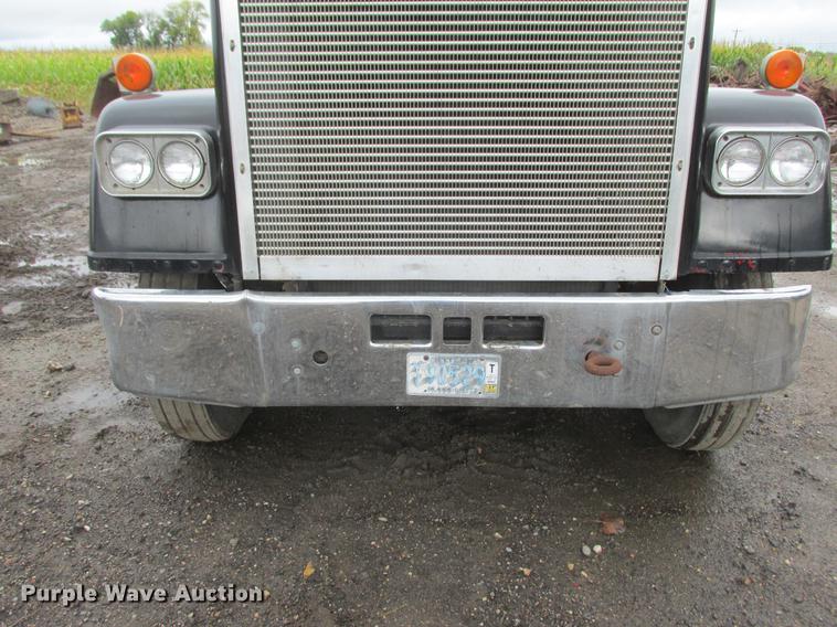 image for item K6113 1981 Mack RWS778LST semi truck