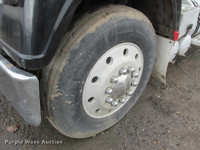 image for item K6113 1981 Mack RWS778LST semi truck