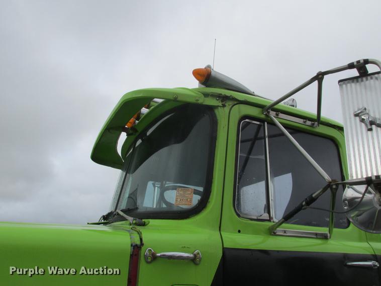 image for item K6113 1981 Mack RWS778LST semi truck